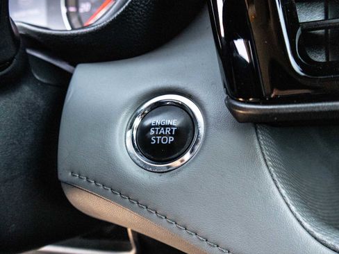 Used 2022 Toyota Highlander LE image 37