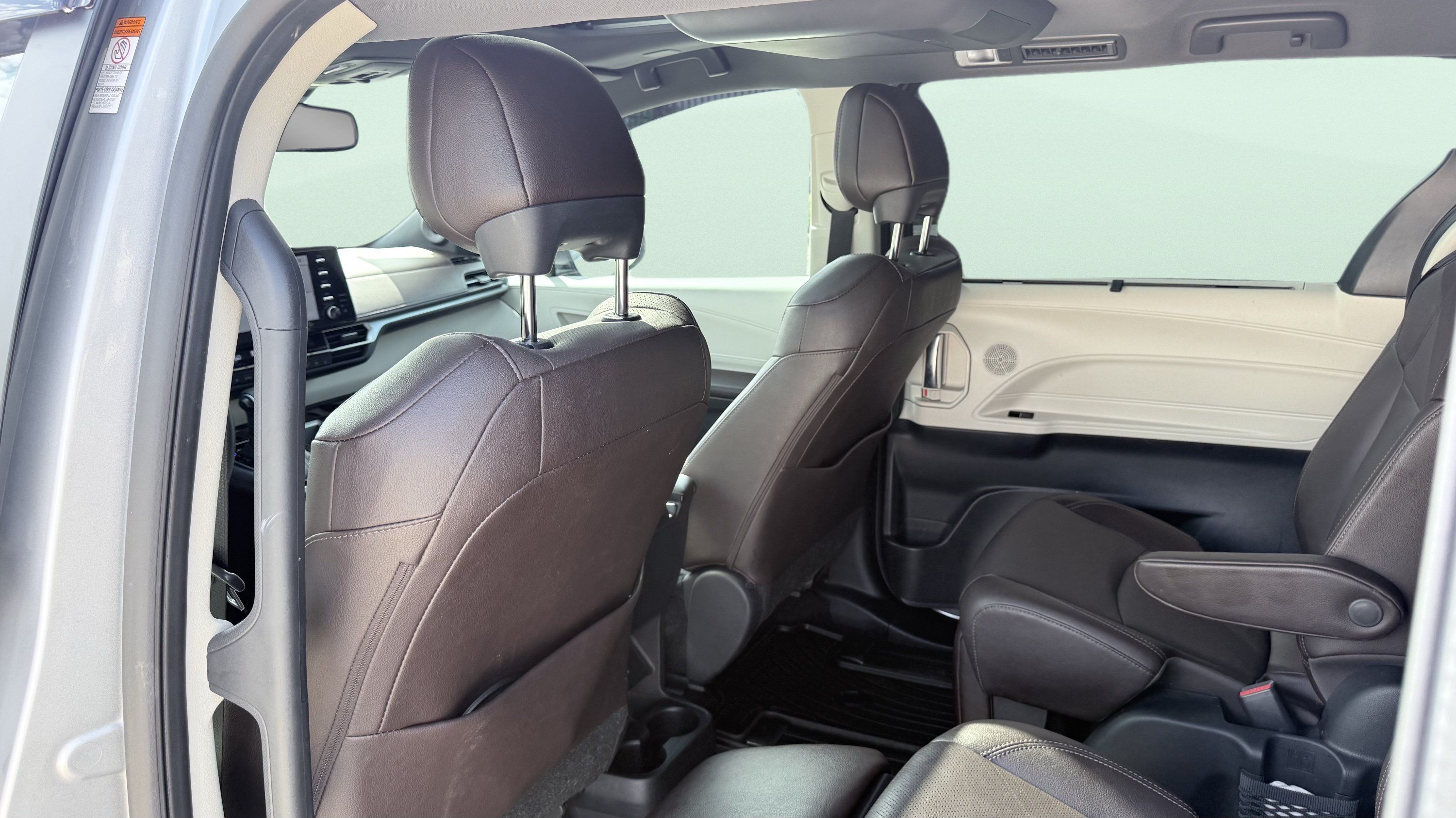 Used 2022 Toyota Sienna Platinum FWD image 34