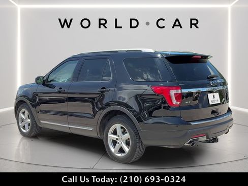 Used 2018 Ford Explorer XLT w/ Equipment Group 202A FWD image 5