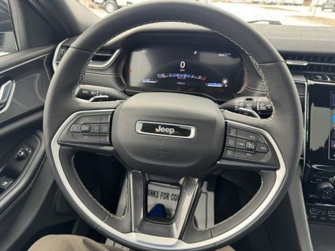 Certified 2023 Jeep Grand Cherokee Altitude image 16