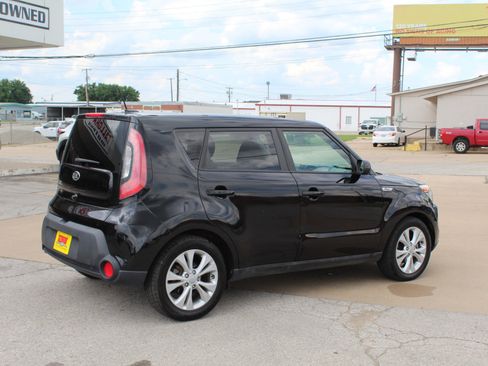 Used 2015 Kia Soul + w/ Audio Package FWD image 4