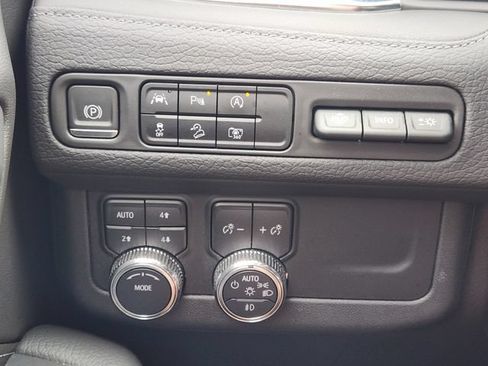 Used 2024 GMC Yukon XL Denali AWD/4WD image 22