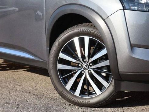 Certified 2025 Nissan Pathfinder Platinum FWD image 3