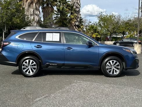 Used 2022 Subaru Outback Premium image 2