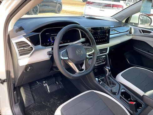 New 2026 Volkswagen Taos SE AWD/4WD image 9