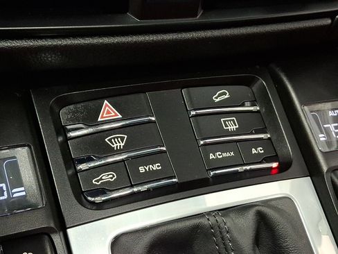 Used 2021 Porsche Macan image 26