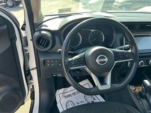 Used 2022 Nissan Kicks S FWD image 10