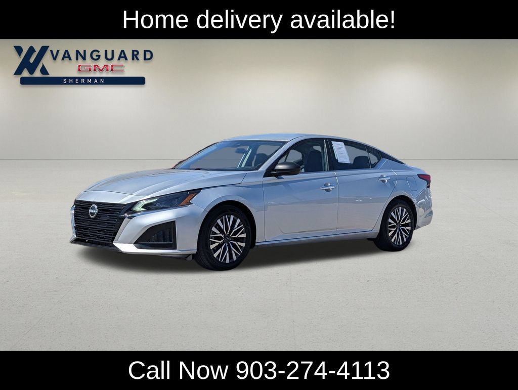 Used 2024 Nissan Altima 2.5 SV FWD image 3