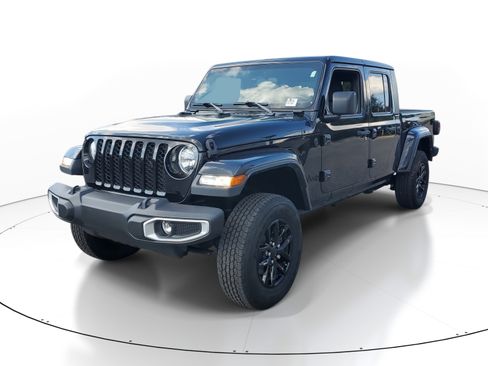 Used 2021 Jeep Gladiator Sport image 2