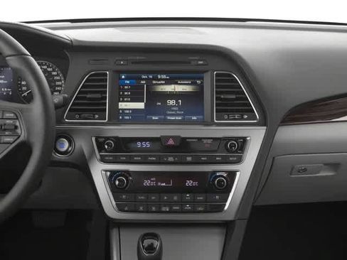 Used 2016 Hyundai Sonata Limited w/ Option Group 02 FWD image 11