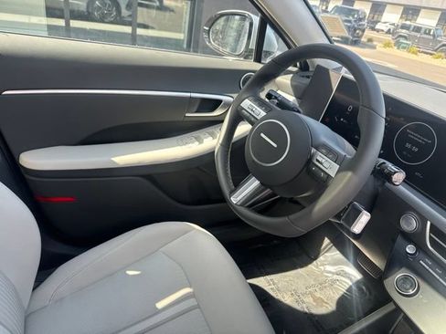 Used 2025 Hyundai Sonata SEL FWD image 29