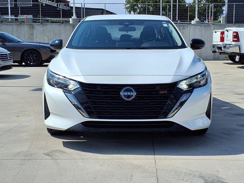 Used 2025 Nissan Sentra SR FWD image 3