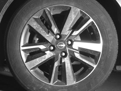 Used 2025 Nissan Versa SV FWD image 12