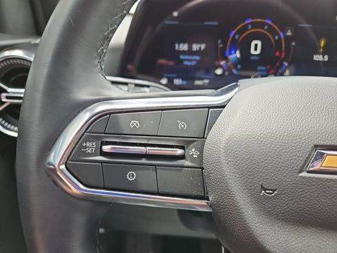 Used 2025 Chevrolet Equinox LT AWD/4WD image 11