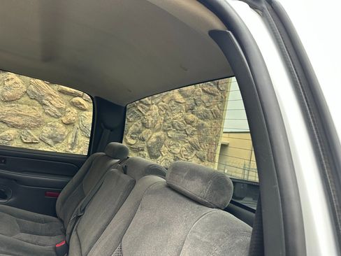 Used 2007 Chevrolet Silverado 2500 LT w/ Heavy-Duty Power Package image 24