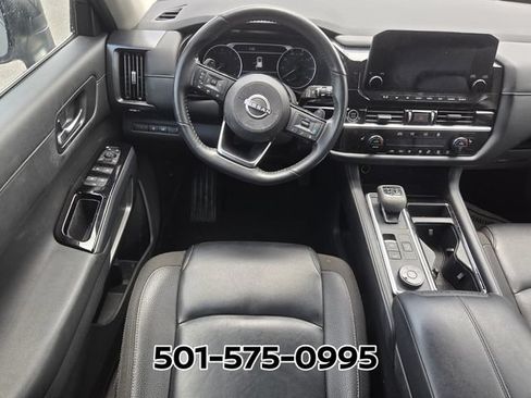 Used 2024 Nissan Pathfinder SL w/ Black Appearance Package AWD/4WD image 10