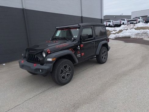 Used 2018 Jeep Wrangler Sport image 3