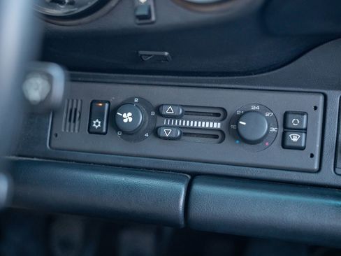 Used 1989 Porsche 911 Carrera 4 image 17