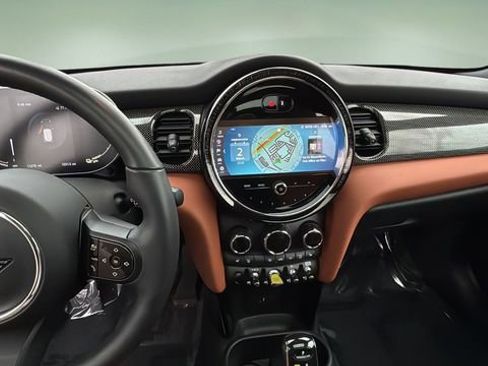 Used 2024 MINI Cooper SE w/ Signature Upholstery Package image 10
