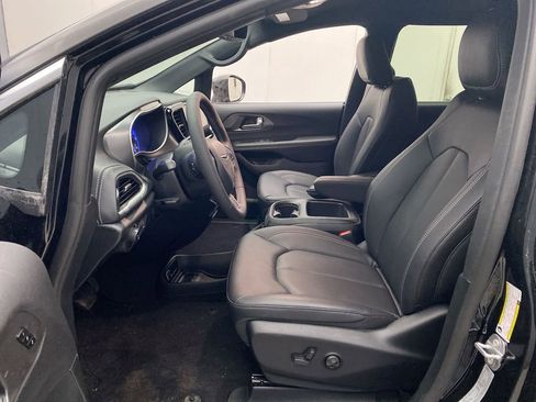 New 2026 Chrysler Pacifica Select AWD/4WD image 13