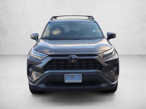 Used 2020 Toyota RAV4 XLE w/ Convenience Package FWD image 2