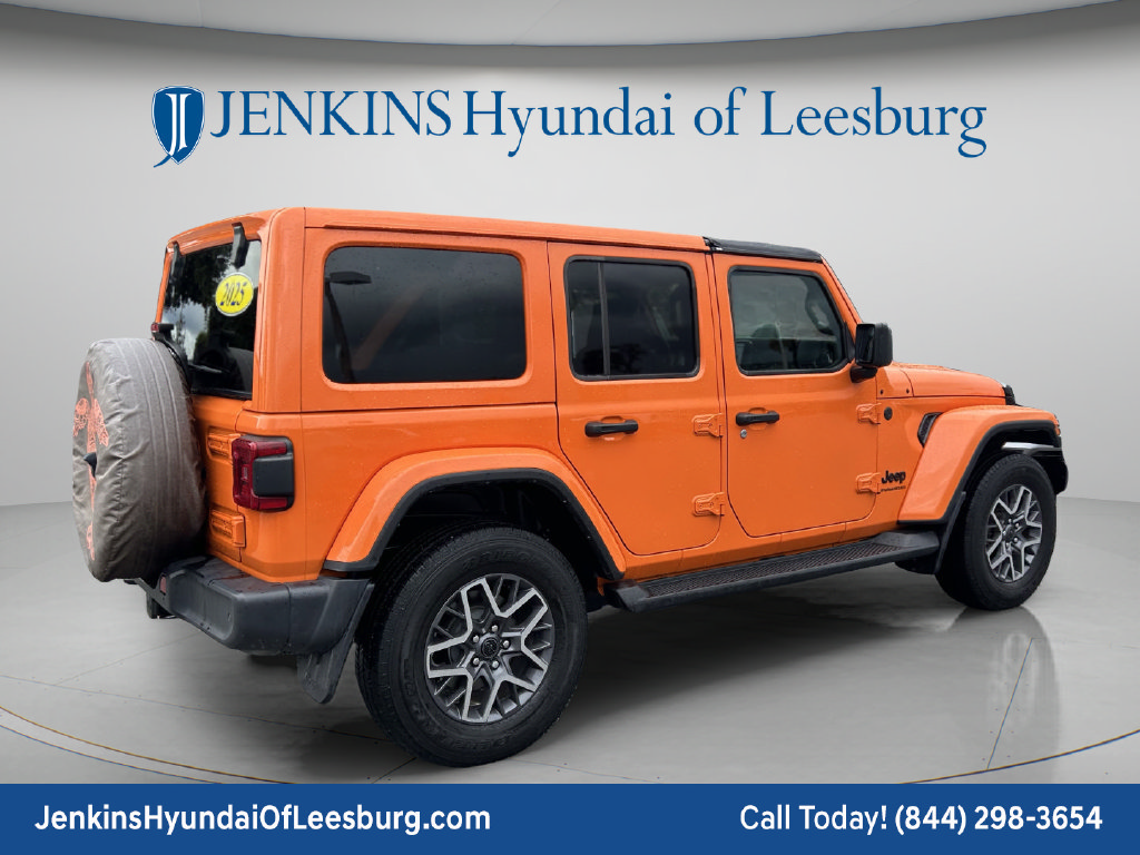 Used 2025 Jeep Wrangler Unlimited Sahara AWD/4WD image 5