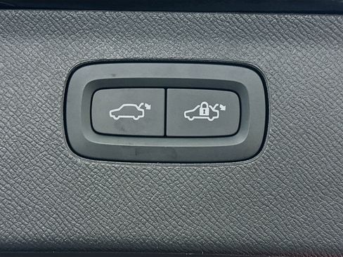 Used 2023 Volvo XC90 B5 Core w/ Protection Package Premier image 32