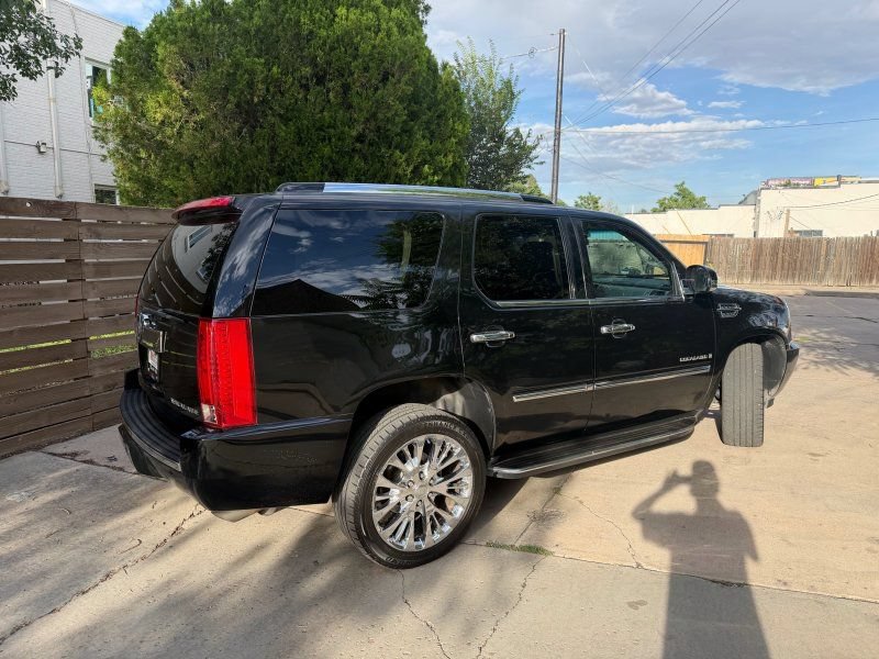 Used 2009 Cadillac Escalade AWD image 4