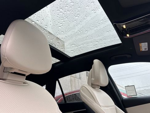 Used 2024 Mercedes-Benz GLC 300 image 17