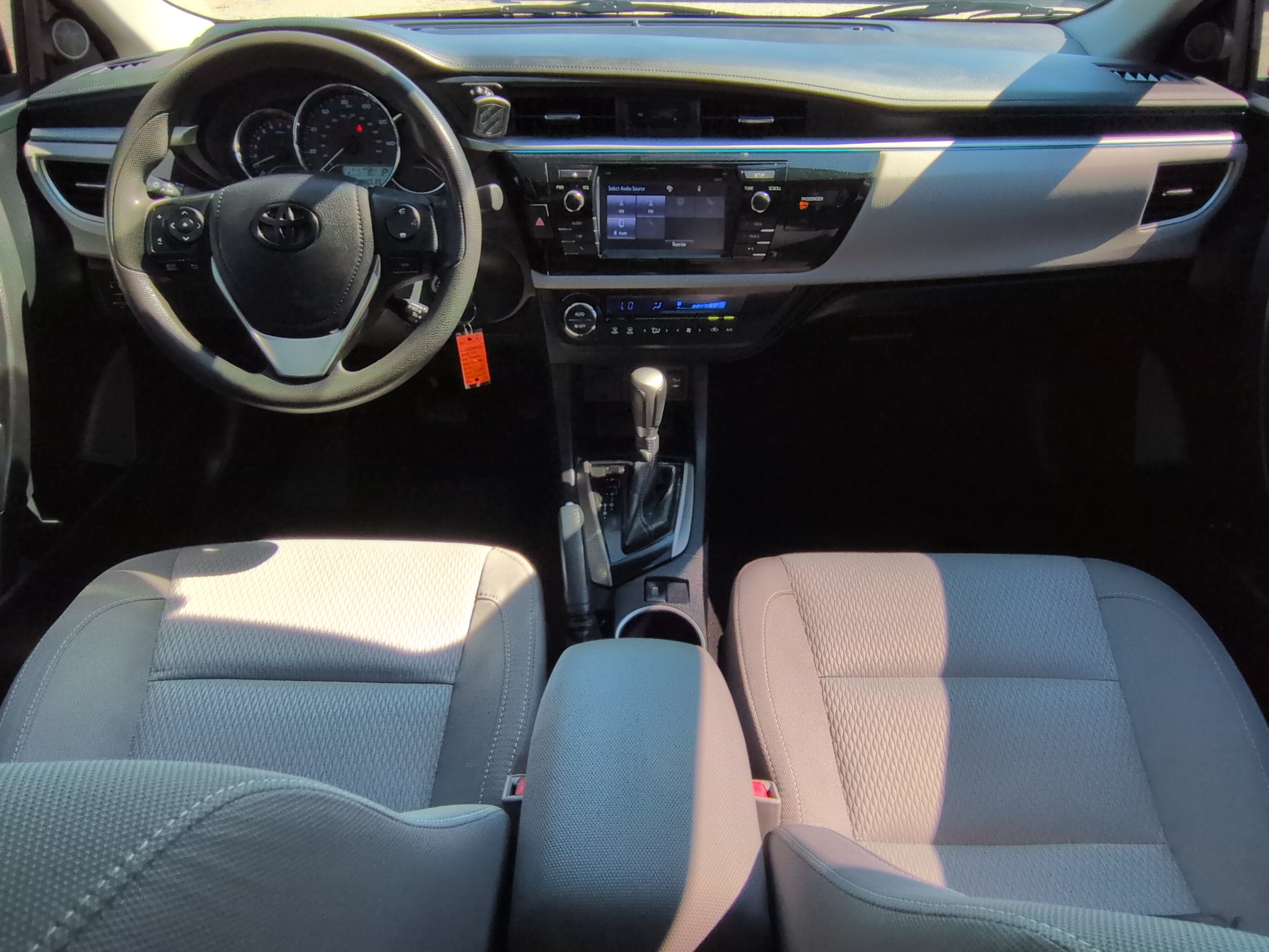 Used 2016 Toyota Corolla LE FWD image 12
