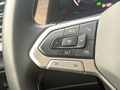 Used 2024 Volkswagen Atlas SE AWD/4WD image 39