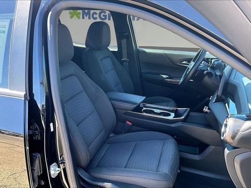 Used 2025 Chevrolet Equinox LT AWD/4WD image 32