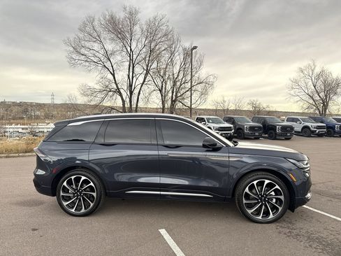 Certified 2024 Lincoln Nautilus Black Label image 8