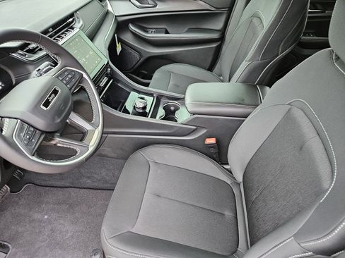 New 2025 Jeep Grand Cherokee L Laredo image 15