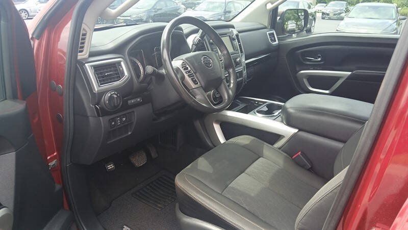 Used 2017 Nissan Titan SV AWD/4WD image 10