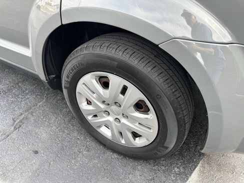 Used 2019 Dodge Journey SE image 8