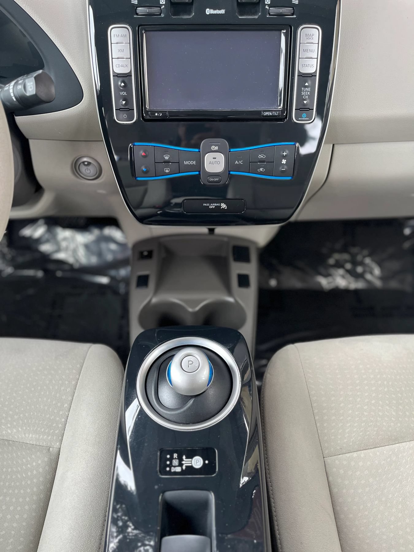 Used 2011 Nissan Leaf SL FWD image 16