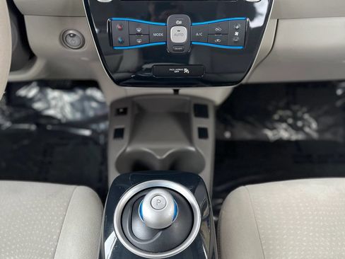 Used 2011 Nissan Leaf SL FWD image 16