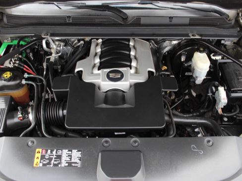 Used 2017 Cadillac Escalade Luxury image 8