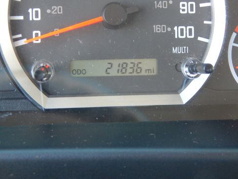 Used 2023 Isuzu NPR image 26