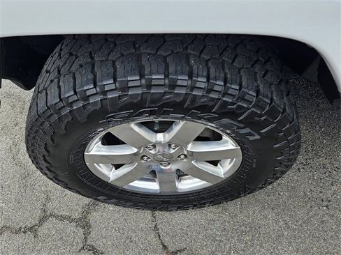 Used 2018 Jeep Wrangler Unlimited Sahara image 2