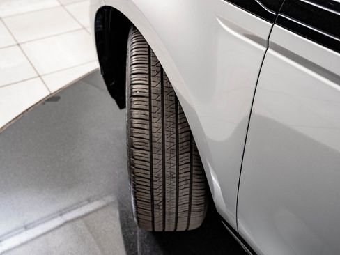 Used 2023 Land Rover Range Rover Evoque R-Dynamic SE image 48