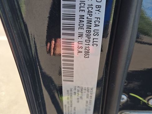 Used 2023 Jeep Cherokee Altitude Lux image 30