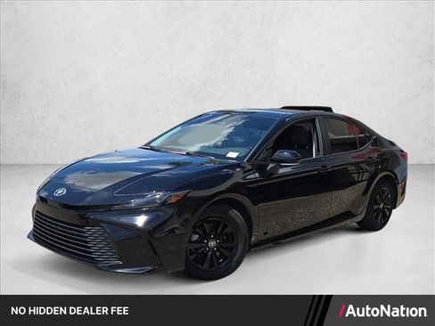 Used 2025 Toyota Camry LE w/ Convenience Package FWD image 1
