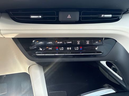 Used 2023 Buick Envision Preferred AWD/4WD image 13