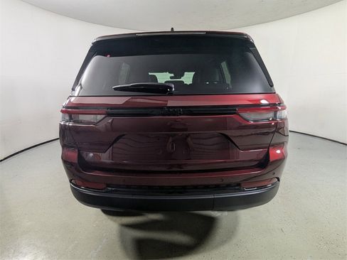 New 2025 Jeep Grand Cherokee Altitude image 6