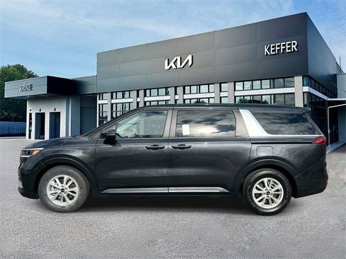 Certified 2024 Kia Carnival LX image 5
