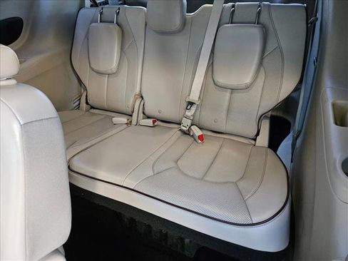 Used 2017 Chrysler Pacifica Limited w/ UConnect Theater Package image 19