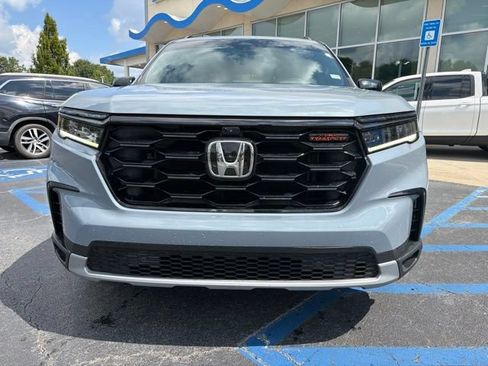 Certified 2025 Honda Pilot TrailSport image 3