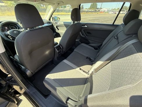 Used 2020 Volkswagen Tiguan S image 38